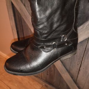 Black boots (Knee height)